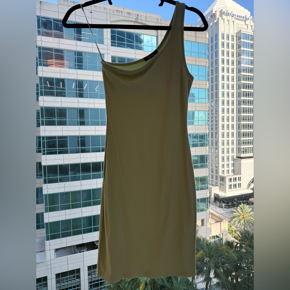Once shoulder light green dress